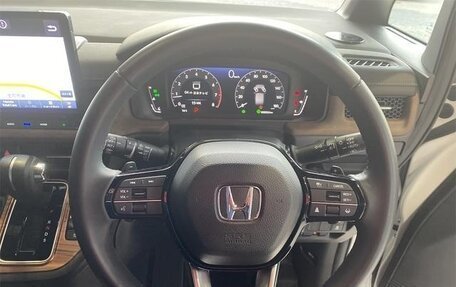 Honda Stepwgn, 2023 год, 2 387 000 рублей, 14 фотография