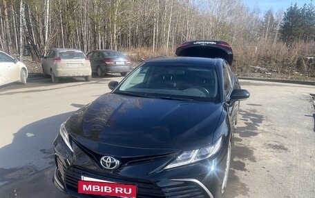 Toyota Camry, 2021 год, 3 100 000 рублей, 2 фотография