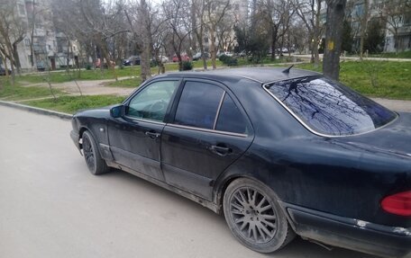 Mercedes-Benz E-Класс, 1997 год, 230 000 рублей, 4 фотография