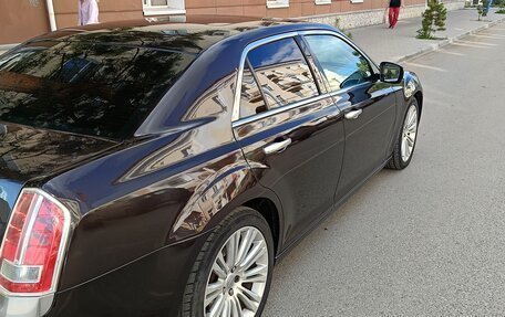 Chrysler 300C II, 2012 год, 1 400 000 рублей, 2 фотография