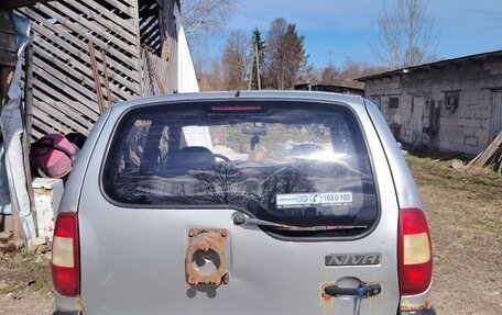 Chevrolet Niva I рестайлинг, 2003 год, 100 000 рублей, 3 фотография