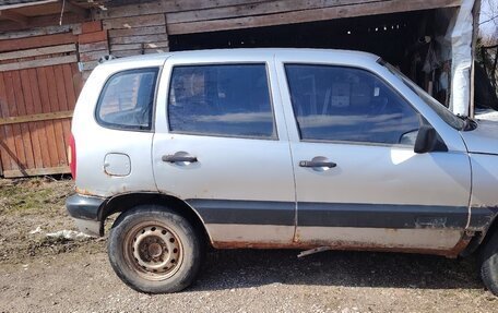 Chevrolet Niva I рестайлинг, 2003 год, 100 000 рублей, 2 фотография
