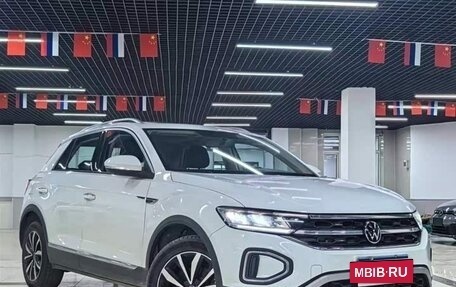 Volkswagen T-Roc I, 2023 год, 1 886 277 рублей, 3 фотография