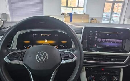 Volkswagen T-Roc I, 2023 год, 1 886 277 рублей, 9 фотография