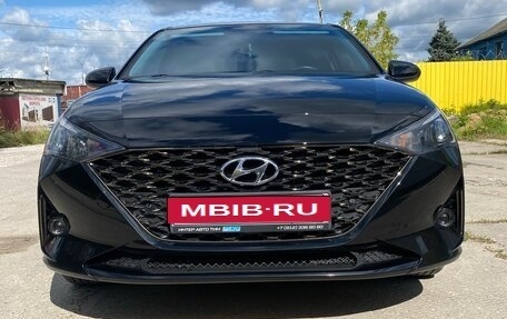 Hyundai Solaris II рестайлинг, 2021 год, 1 900 000 рублей, 1 фотография