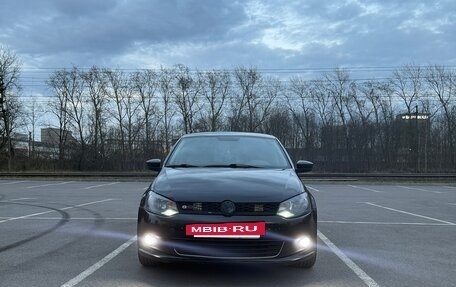 Volkswagen Polo VI (EU Market), 2013 год, 700 000 рублей, 2 фотография