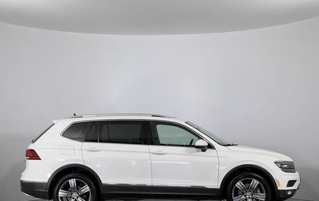 Volkswagen Tiguan II, 2018 год, 2 550 000 рублей, 4 фотография