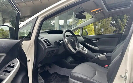 Toyota Prius, 2013 год, 1 100 000 рублей, 9 фотография