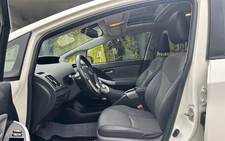 Toyota Prius, 2013 год, 1 100 000 рублей, 12 фотография