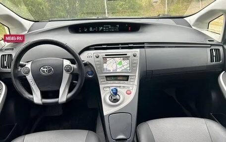 Toyota Prius, 2013 год, 1 100 000 рублей, 8 фотография
