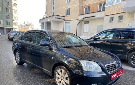 Toyota Avensis III рестайлинг, 2005 год, 680 000 рублей, 4 фотография