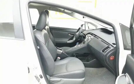 Toyota Prius, 2013 год, 990 000 рублей, 7 фотография