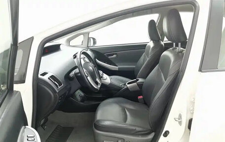 Toyota Prius, 2013 год, 990 000 рублей, 6 фотография