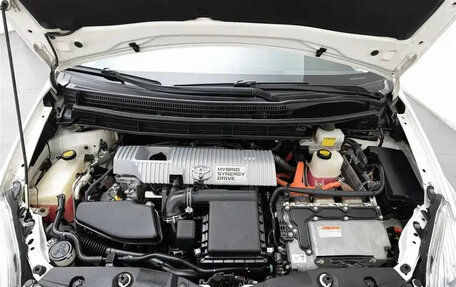 Toyota Prius, 2013 год, 990 000 рублей, 10 фотография