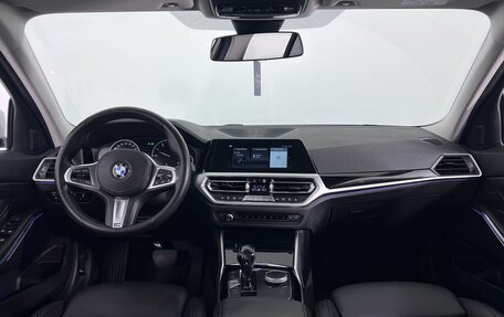 BMW 3 серия, 2019 год, 3 630 000 рублей, 14 фотография
