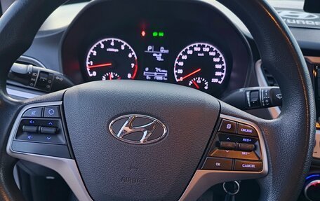 Hyundai Solaris II рестайлинг, 2018 год, 1 200 001 рублей, 12 фотография