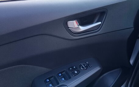 Hyundai Solaris II рестайлинг, 2018 год, 1 200 001 рублей, 15 фотография