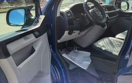 Volkswagen Transporter T6 рестайлинг, 2016 год, 2 300 000 рублей, 4 фотография