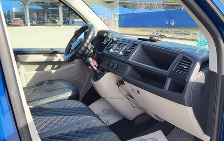 Volkswagen Transporter T6 рестайлинг, 2016 год, 2 300 000 рублей, 3 фотография