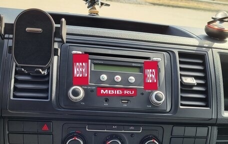 Volkswagen Transporter T6 рестайлинг, 2016 год, 2 300 000 рублей, 5 фотография