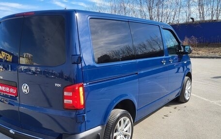 Volkswagen Transporter T6 рестайлинг, 2016 год, 2 300 000 рублей, 2 фотография