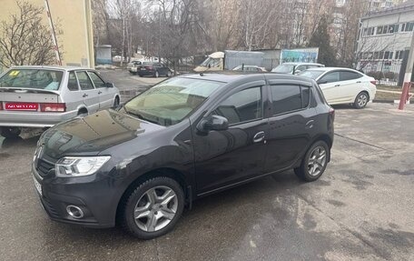 Renault Sandero II рестайлинг, 2019 год, 915 000 рублей, 1 фотография