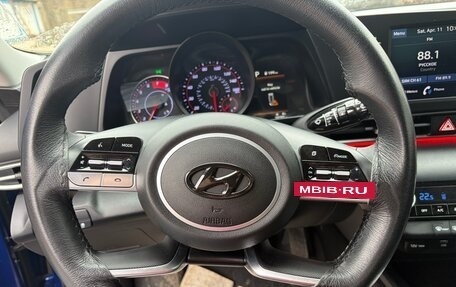 Hyundai Elantra, 2021 год, 1 800 000 рублей, 14 фотография