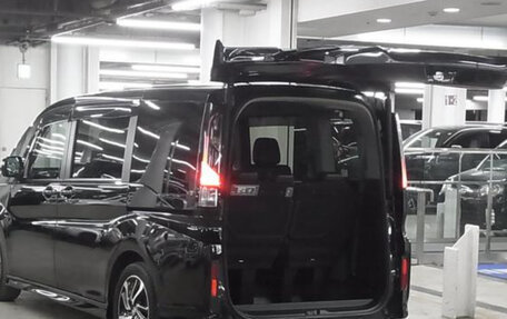 Honda Stepwgn IV, 2022 год, 1 990 000 рублей, 7 фотография