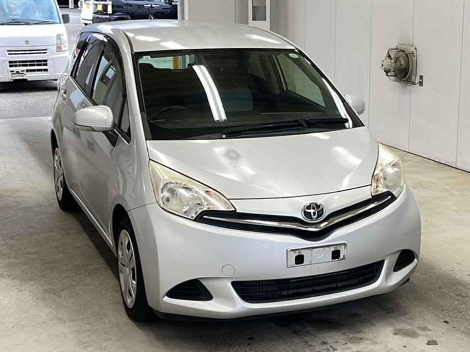 Toyota Ractis II, 2013 год, 945 000 рублей, 4 фотография