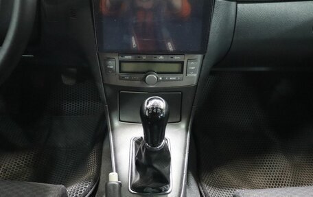 Toyota Avensis III рестайлинг, 2003 год, 590 000 рублей, 18 фотография