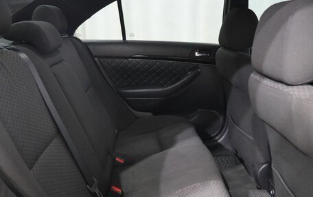 Toyota Avensis III рестайлинг, 2003 год, 590 000 рублей, 22 фотография