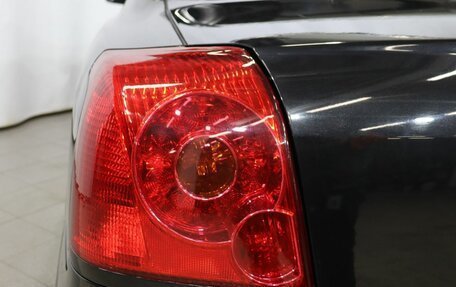 Toyota Avensis III рестайлинг, 2003 год, 590 000 рублей, 24 фотография