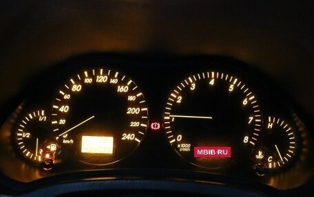 Toyota Avensis III рестайлинг, 2003 год, 590 000 рублей, 17 фотография