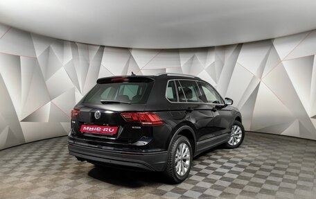 Volkswagen Tiguan II, 2018 год, 3 075 000 рублей, 2 фотография