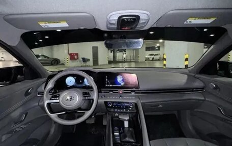 Hyundai Elantra, 2023 год, 1 980 000 рублей, 12 фотография