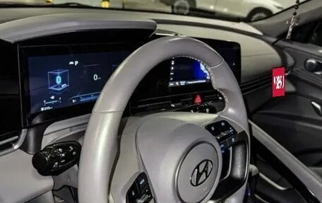 Hyundai Elantra, 2023 год, 1 980 000 рублей, 13 фотография