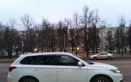 Mitsubishi Outlander III рестайлинг 3, 2019 год, 1 800 000 рублей, 1 фотография