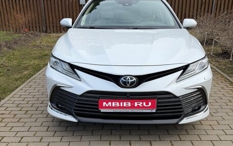 Toyota Camry, 2021 год, 3 750 000 рублей, 1 фотография