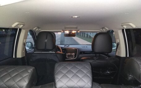 Mitsubishi Outlander III рестайлинг 3, 2019 год, 1 800 000 рублей, 6 фотография