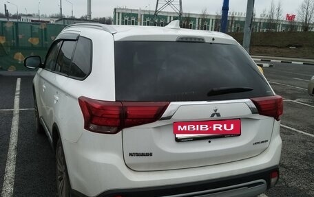 Mitsubishi Outlander III рестайлинг 3, 2019 год, 1 800 000 рублей, 3 фотография