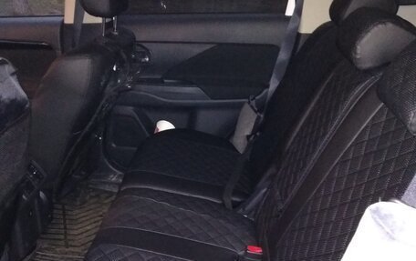 Mitsubishi Outlander III рестайлинг 3, 2019 год, 1 800 000 рублей, 7 фотография