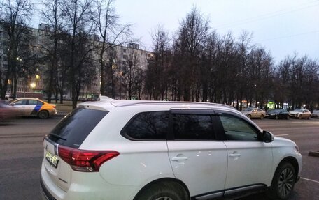 Mitsubishi Outlander III рестайлинг 3, 2019 год, 1 800 000 рублей, 8 фотография