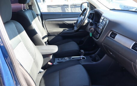 Mitsubishi Outlander III рестайлинг 3, 2015 год, 1 299 000 рублей, 11 фотография