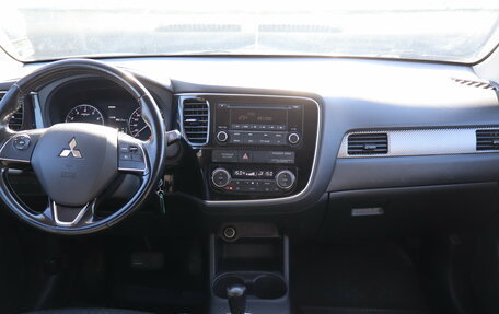 Mitsubishi Outlander III рестайлинг 3, 2015 год, 1 299 000 рублей, 7 фотография