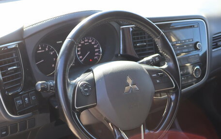 Mitsubishi Outlander III рестайлинг 3, 2015 год, 1 299 000 рублей, 9 фотография