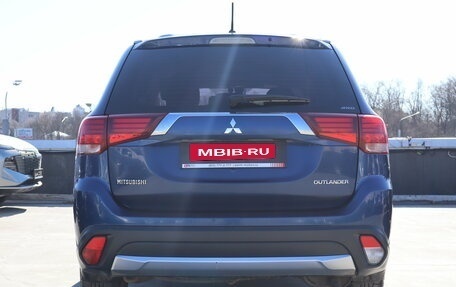 Mitsubishi Outlander III рестайлинг 3, 2015 год, 1 299 000 рублей, 5 фотография