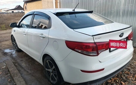 KIA Rio III рестайлинг, 2016 год, 900 000 рублей, 2 фотография