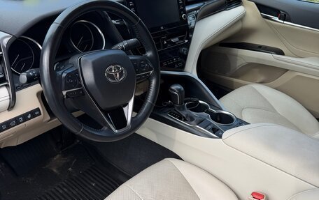 Toyota Camry, 2021 год, 3 750 000 рублей, 4 фотография