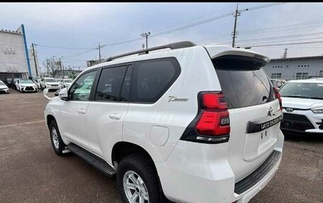 Toyota Land Cruiser Prado 150 рестайлинг 2, 2021 год, 4 700 000 рублей, 3 фотография