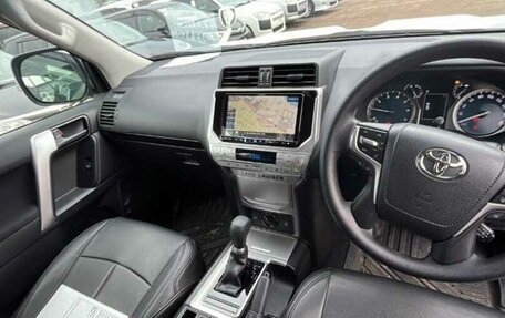 Toyota Land Cruiser Prado 150 рестайлинг 2, 2021 год, 4 700 000 рублей, 6 фотография